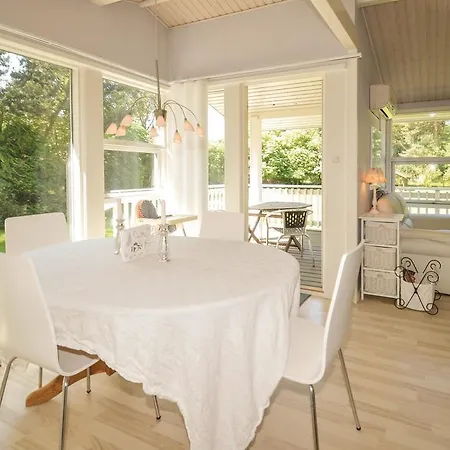 Ferienhaus Three-bedroom Holiday In Prasto